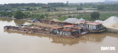Bộ Công an bắt hơn 20 tàu hút cát lậu trên sông Văn Úc ở Hải Phòng - Ảnh 1. Bộ Công an bắt hơn 20 tàu hút cát lậu trên sông Văn Úc ở Hải Phòng - Ảnh 1.