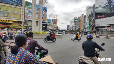 An Giang tiếp tục thực hiện hạn chế ra đường từ 20h đến 5h sáng hôm sau - Ảnh 1. An Giang tiếp tục thực hiện hạn chế ra đường từ 20h đến 5h sáng hôm sau - Ảnh 1.