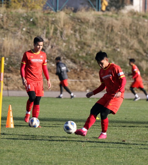 Thầy Park thi sút xà ngang cùng học trò U23 và cái kết - Ảnh 4. Thầy Park thi sút xà ngang cùng học trò U23 và cái kết - Ảnh 4.