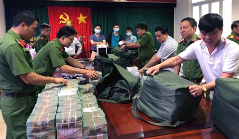 Từ vụ bắt giám đốc công ty xăng dầu khủng tại Vũng Tàu: Còn những ai chống lưng chưa lộ diện? - Ảnh 1. Từ vụ bắt giám đốc công ty xăng dầu khủng tại Vũng Tàu: Còn những ai chống lưng chưa lộ diện? - Ảnh 1.