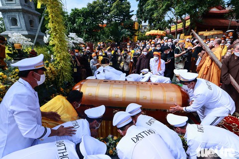 Tăng ni, phật tử cung nghinh Hòa thượng Thích Phổ Tuệ về cõi niết bàn - Ảnh 11. Tăng ni, phật tử cung nghinh Hòa thượng Thích Phổ Tuệ về cõi niết bàn - Ảnh 11.