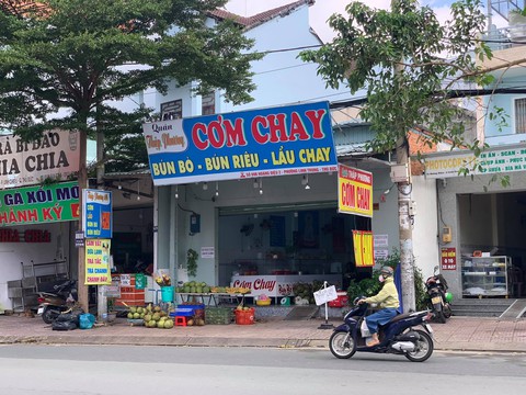 Hàng quán tại TP.HCM hối hả chuẩn bị bán tại chỗ, chờ quyết định chính thức - Ảnh 7. Hàng quán tại TP.HCM hối hả chuẩn bị bán tại chỗ, chờ quyết định chính thức - Ảnh 7.