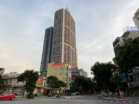 Mâu thuẫn phí dịch vụ chung cư: Có được tự ý cắt điện, thang máy? - Ảnh 1. Mâu thuẫn phí dịch vụ chung cư: Có được tự ý cắt điện, thang máy? - Ảnh 1.