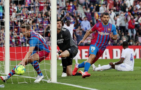 Aguero ghi bàn nhưng Barca vẫn trắng tay trước Real Madrid - Ảnh 4. Aguero ghi bàn nhưng Barca vẫn trắng tay trước Real Madrid - Ảnh 4.