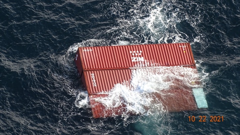 Tàu container cháy và phát tán khí độc ngoài khơi Canada - Ảnh 3. Tàu container cháy và phát tán khí độc ngoài khơi Canada - Ảnh 3.