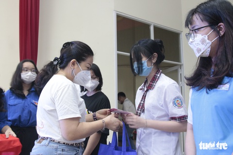 Giờ mẹ mất, cha bệnh nặng nên em sẽ phải mạnh mẽ hơn trước - Ảnh 5. Giờ mẹ mất, cha bệnh nặng nên em sẽ phải mạnh mẽ hơn trước - Ảnh 5.