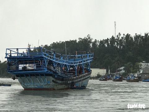 Lật thuyền thúng, 3 người mất tích ở cửa biển - Ảnh 1. Lật thuyền thúng, 3 người mất tích ở cửa biển - Ảnh 1.