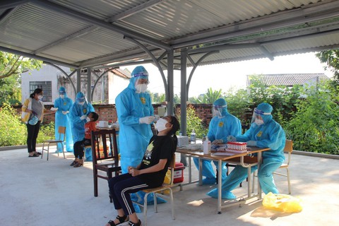 78 công nhân của 13 công ty trong khu công nghiệp lớn nhất Phú Thọ mắc COVID-19 - Ảnh 1. 78 công nhân của 13 công ty trong khu công nghiệp lớn nhất Phú Thọ mắc COVID-19 - Ảnh 1.
