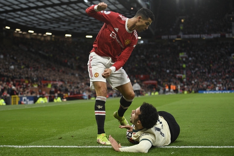 Đừng cay cú nữa Ronaldo! - Ảnh 1. Đừng cay cú nữa Ronaldo! - Ảnh 1.