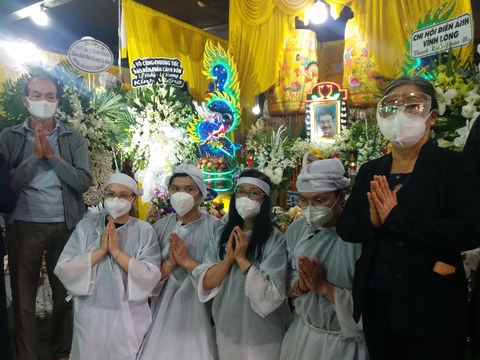 Nghệ sĩ Việt Anh, Thành Lộc, Phương Thanh... tiễn biệt đạo diễn Trần Cảnh Đôn - Ảnh 1. Nghệ sĩ Việt Anh, Thành Lộc, Phương Thanh... tiễn biệt đạo diễn Trần Cảnh Đôn - Ảnh 1.