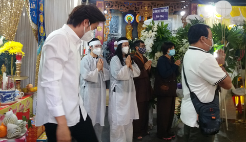 Nghệ sĩ Việt Anh, Thành Lộc, Phương Thanh... tiễn biệt đạo diễn Trần Cảnh Đôn - Ảnh 4. Nghệ sĩ Việt Anh, Thành Lộc, Phương Thanh... tiễn biệt đạo diễn Trần Cảnh Đôn - Ảnh 4.