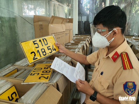 Từ 1-1-2022, xe kinh doanh không đổi biển số vàng bị phạt tới 8 triệu đồng - Ảnh 1. Từ 1-1-2022, xe kinh doanh không đổi biển số vàng bị phạt tới 8 triệu đồng - Ảnh 1.