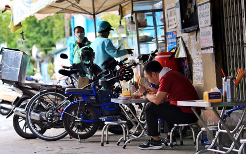 Quán ăn phục vụ tại chỗ: quán bia rượu không thể đòi giống quán cà phê - Ảnh 4. Quán ăn phục vụ tại chỗ: quán bia rượu không thể đòi giống quán cà phê - Ảnh 4.