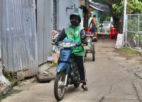 Nữ tài xế Gojek: Từ người mù đường, giờ đi đâu cũng không sợ - Ảnh 1. Nữ tài xế Gojek: Từ người mù đường, giờ đi đâu cũng không sợ - Ảnh 1.