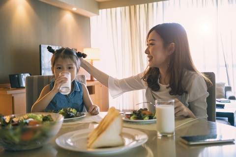 Chọn sữa nhập khẩu cho con - băn khoăn lớn của mẹ đã có lời giải đáp - Ảnh 1. Chọn sữa nhập khẩu cho con - băn khoăn lớn của mẹ đã có lời giải đáp - Ảnh 1.