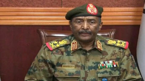 Tướng Sudan giải tán chính phủ, ban bố tình trạng khẩn cấp - Ảnh 1. Tướng Sudan giải tán chính phủ, ban bố tình trạng khẩn cấp - Ảnh 1.