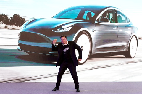 Tesla gia nhập câu lạc bộ 1.000 tỉ USD, vượt Facebook về giá trị vốn hóa - Ảnh 1. Tesla gia nhập câu lạc bộ 1.000 tỉ USD, vượt Facebook về giá trị vốn hóa - Ảnh 1.