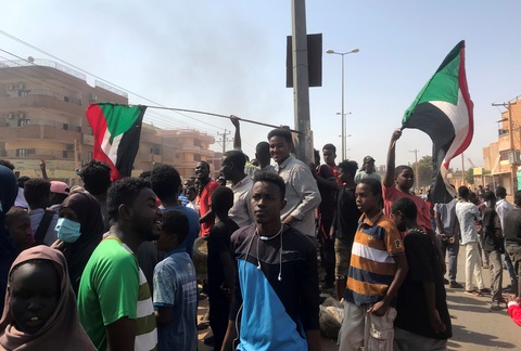 Người dân sôi sục biểu tình phản đối đảo chính Sudan, ít nhất 7 người chết - Ảnh 1. Người dân sôi sục biểu tình phản đối đảo chính Sudan, ít nhất 7 người chết - Ảnh 1.