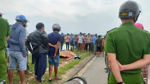 Tìm thấy thi thể người đàn ông sau 3 ngày bị nước lũ cuốn trôi - Ảnh 1. Tìm thấy thi thể người đàn ông sau 3 ngày bị nước lũ cuốn trôi - Ảnh 1.