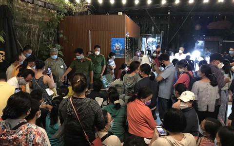Nên vận động bà con lỡ nhận nhầm tự giác chuyển lại tiền hỗ trợ - Ảnh 1. Nên vận động bà con lỡ nhận nhầm tự giác chuyển lại tiền hỗ trợ - Ảnh 1.