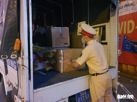 12 chốt cửa ngõ TP.HCM hoàn thành nhiệm vụ, dân nhẹ nhõm hẳn - Ảnh 1. 12 chốt cửa ngõ TP.HCM hoàn thành nhiệm vụ, dân nhẹ nhõm hẳn - Ảnh 1.