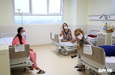 Bệnh nhân COVID-19 nguy kịch giảm, phòng bệnh hồi sức được nghỉ ngơi - Ảnh 7. Bệnh nhân COVID-19 nguy kịch giảm, phòng bệnh hồi sức được nghỉ ngơi - Ảnh 7.