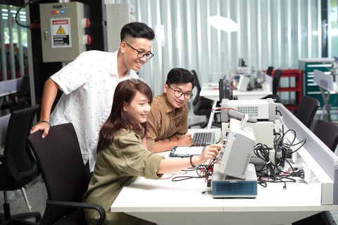 Cùng con khám phá ngành nghề cho tương lai trong Ngày Trải Nghiệm trực tuyến RMIT - Ảnh 1. Cùng con khám phá ngành nghề cho tương lai trong Ngày Trải Nghiệm trực tuyến RMIT - Ảnh 1.
