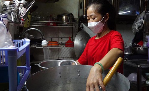 Từ chạy chợ chuyển lên bán hàng trực tuyến: Cuộc sống mới của bà nội trợ - Ảnh 1. Từ chạy chợ chuyển lên bán hàng trực tuyến: Cuộc sống mới của bà nội trợ - Ảnh 1.