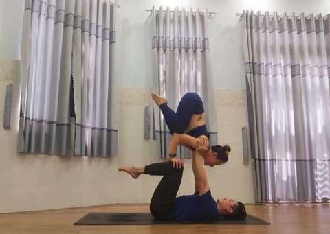 Thót tim’ trước bộ ảnh mẹ bầu 35 tuần tập yoga - Ảnh 7. Thót tim’ trước bộ ảnh mẹ bầu 35 tuần tập yoga - Ảnh 7.