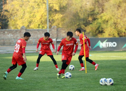 U23 Việt Nam tham quan sân thi đấu ở vòng loại U23 châu Á 2022 - Ảnh 3. U23 Việt Nam tham quan sân thi đấu ở vòng loại U23 châu Á 2022 - Ảnh 3.