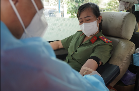 TP Thủ Đức: Hơn 1.300 người tham gia hiến máu trong một tháng - Ảnh 1. TP Thủ Đức: Hơn 1.300 người tham gia hiến máu trong một tháng - Ảnh 1.