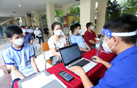 Tin COVID-19 chiều 14-7: Ca mới giảm nhẹ còn 932, Bộ Y tế tiếp tục nhắc tỉnh thành tiêm mũi 3 thấp - Ảnh 1. Tin COVID-19 chiều 14-7: Ca mới giảm nhẹ còn 932, Bộ Y tế tiếp tục nhắc tỉnh thành tiêm mũi 3 thấp - Ảnh 1.