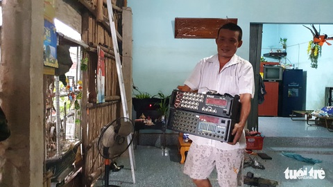 Tất tả chạy lũ vẫn tuân thủ 5K - Ảnh 7. Tất tả chạy lũ vẫn tuân thủ 5K - Ảnh 7.