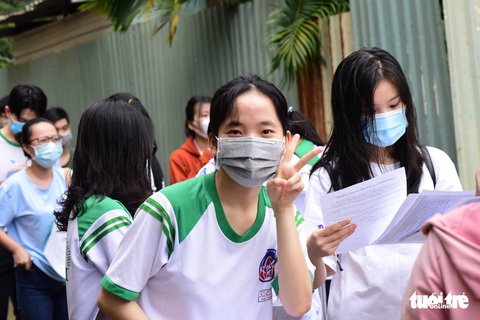 TP.HCM chính thức tiêm vắc xin ngừa COVID-19 cho học sinh - Ảnh 5. TP.HCM chính thức tiêm vắc xin ngừa COVID-19 cho học sinh - Ảnh 5.