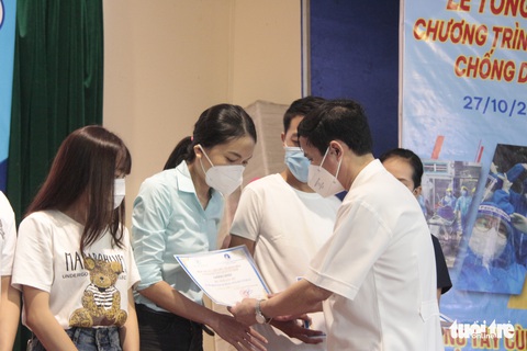 Tình nguyện viên ATM F0 chống dịch: ‘Sẽ chiến tới cùng, chừng nào xong việc mới về’ - Ảnh 6. Tình nguyện viên ATM F0 chống dịch: ‘Sẽ chiến tới cùng, chừng nào xong việc mới về’ - Ảnh 6.