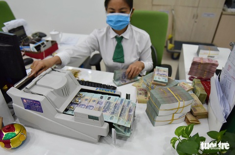 Ngân hàng dồn dập báo lãi khủng nhưng nợ xấu đè nặng - Ảnh 1. Ngân hàng dồn dập báo lãi khủng nhưng nợ xấu đè nặng - Ảnh 1.
