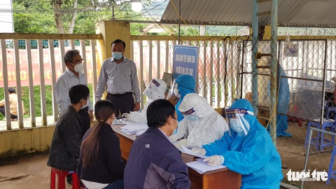 Bắc Giang, Quảng Nam phát hiện nhiều học sinh dương tính, Hà Nội khẩn tìm người tới tiệm tóc - Ảnh 2. Bắc Giang, Quảng Nam phát hiện nhiều học sinh dương tính, Hà Nội khẩn tìm người tới tiệm tóc - Ảnh 2.
