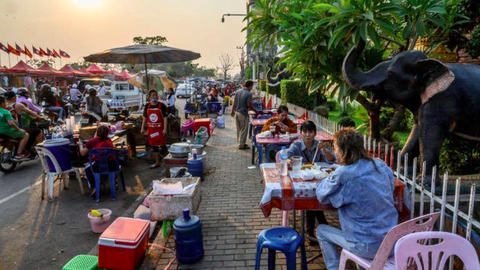 Lào tính mở cửa du lịch quốc tế, khách Việt và Trung Quốc được ưu tiên - Ảnh 1. Lào tính mở cửa du lịch quốc tế, khách Việt và Trung Quốc được ưu tiên - Ảnh 1.