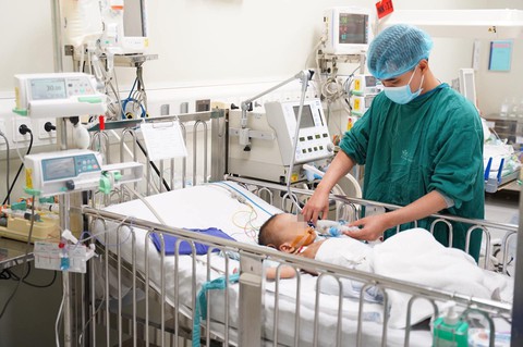 Bé trai bị hoại tử bộ phận sinh dục do gia đình tự đắp thuốc lá chữa mụn nhọt nhỏ - Ảnh 1. Bé trai bị hoại tử bộ phận sinh dục do gia đình tự đắp thuốc lá chữa mụn nhọt nhỏ - Ảnh 1.