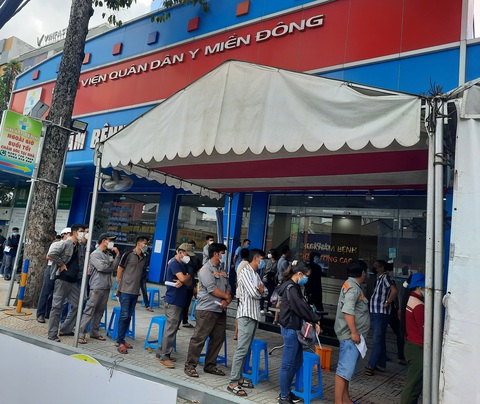 TP.HCM: Công khai giá xét nghiệm COVID-19 tại các cơ sở y tế - Ảnh 1. TP.HCM: Công khai giá xét nghiệm COVID-19 tại các cơ sở y tế - Ảnh 1.