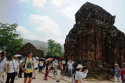 Hội An, Mỹ Sơn thí điểm đón khách quốc tế ngay tháng 11 - Ảnh 1. Hội An, Mỹ Sơn thí điểm đón khách quốc tế ngay tháng 11 - Ảnh 1.