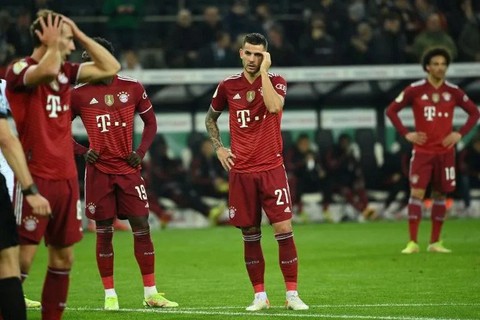 Bayern thua thảm 0-5 trước Monchengladbach - Ảnh 1. Bayern thua thảm 0-5 trước Monchengladbach - Ảnh 1.