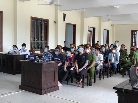 Xét xử hai nhóm giang hồ hỗn chiến bằng súng K54 ở Cần Thơ - Ảnh 1. Xét xử hai nhóm giang hồ hỗn chiến bằng súng K54 ở Cần Thơ - Ảnh 1.