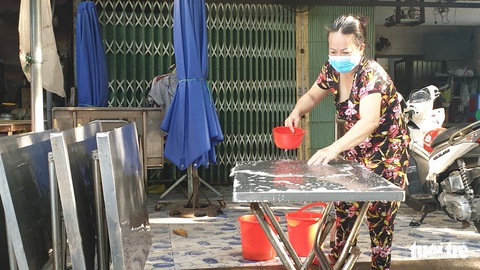 Ngày đầu tiên bán tại chỗ, dân Sài Gòn dậy sớm để ăn cơm tấm, phở nóng - Ảnh 7. Ngày đầu tiên bán tại chỗ, dân Sài Gòn dậy sớm để ăn cơm tấm, phở nóng - Ảnh 7.