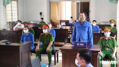 Xét xử vụ án chạy điều chuyển giám đốc Công an An Giang với giá 20 tỉ đồng - Ảnh 2. Xét xử vụ án chạy điều chuyển giám đốc Công an An Giang với giá 20 tỉ đồng - Ảnh 2.