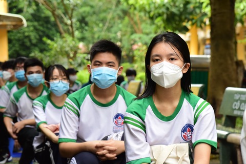Cùng con đi tiêm vắc xin - Ảnh 6. Cùng con đi tiêm vắc xin - Ảnh 6.