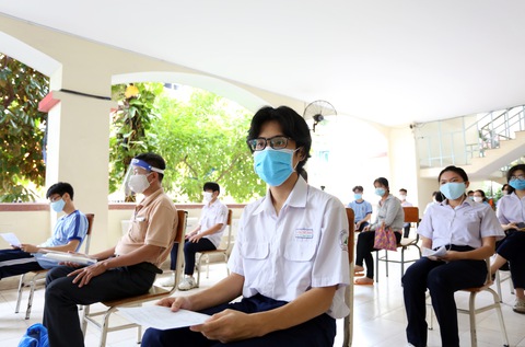 Cùng con đi tiêm vắc xin - Ảnh 7. Cùng con đi tiêm vắc xin - Ảnh 7.