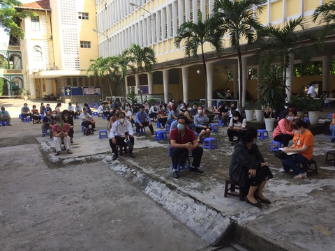 Hàng ngàn học sinh khối 12 ở TP.HCM háo hức, hồi hộp được tiêm vắc xin - Ảnh 10. Hàng ngàn học sinh khối 12 ở TP.HCM háo hức, hồi hộp được tiêm vắc xin - Ảnh 10.
