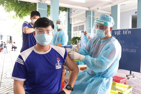 Các điểm tiêm không tự ý hoãn tiêm vắc xin COVID-19 cho trẻ - Ảnh 1. Các điểm tiêm không tự ý hoãn tiêm vắc xin COVID-19 cho trẻ - Ảnh 1.