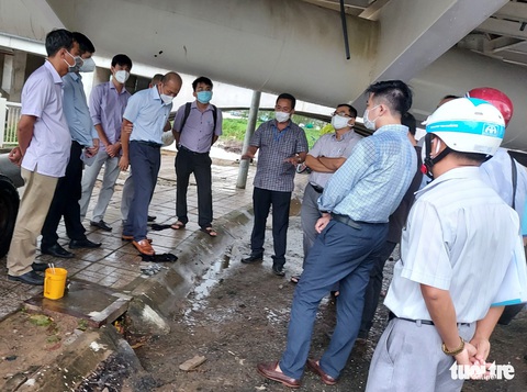 Công viên trên sông làm sai thiết kế vẫn được hoàn công - Ảnh 1. Công viên trên sông làm sai thiết kế vẫn được hoàn công - Ảnh 1.